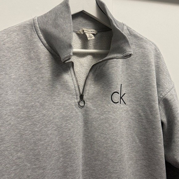 Calvin Klein 1/4 Zip pullover - Picture 2 of 7